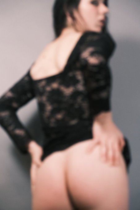 All vissage, all day...💋🖤 https://t.co/0rSEuw9YA2<a href="/tag/newprofilepic"class="tags"><span>#newprofilepic</span></a>