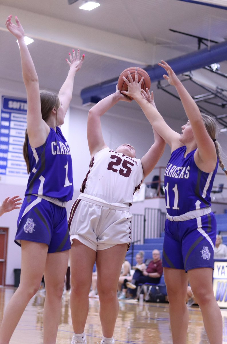 HuntyrSchwegman's tweet photo. The undefeated St Paul Indians lead the Cherryvale Chargers at halftime here in our third matchup of the night. https://t.co/lWVYDF1Z1z