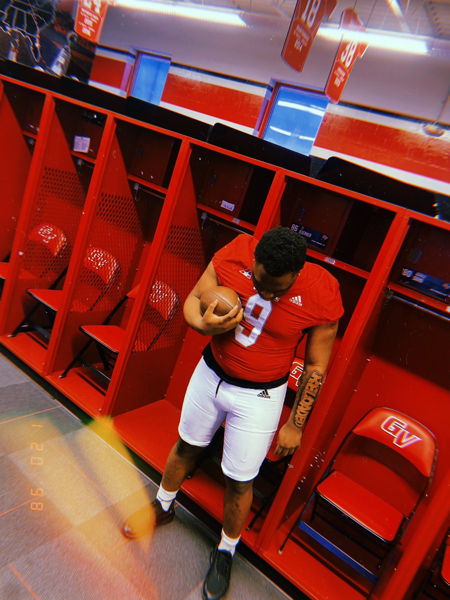 I am 110% COMMITTED to Grandview university ⚫️🔴<a href="/GVVikingFB/">Grand View Football</a> <a href="/WlooEast_Fball/">Waterloo East Football</a>