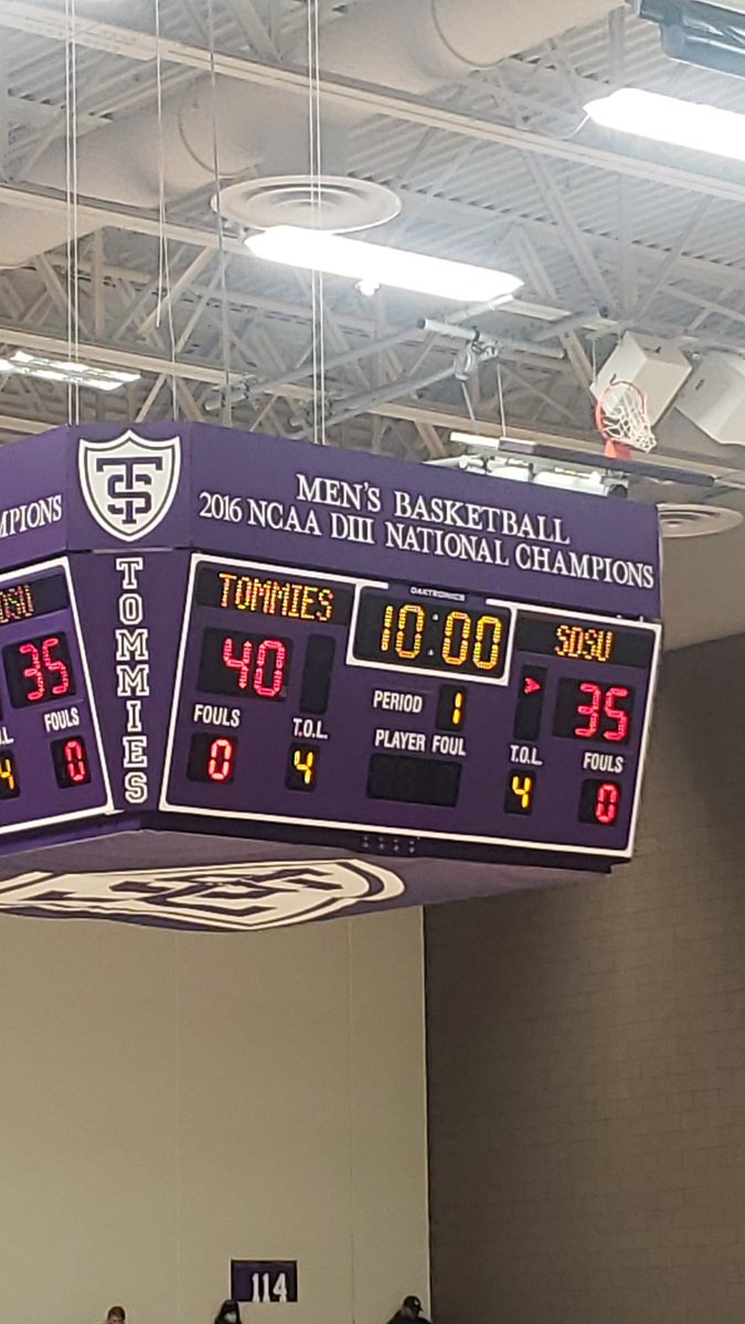 CoachMartyHoops's tweet photo. At the half, U of St. Thomas 40, South Dakota State 35
#tommies #rolltoms https://t.co/DAOyMWyGQu