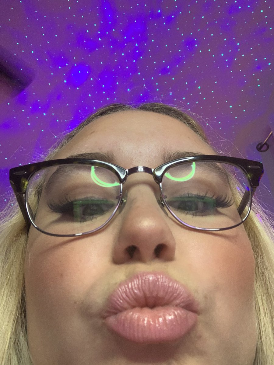 Minecraft Riley Live now come watch us fail at Minecraft later hehe π https://t.co ...