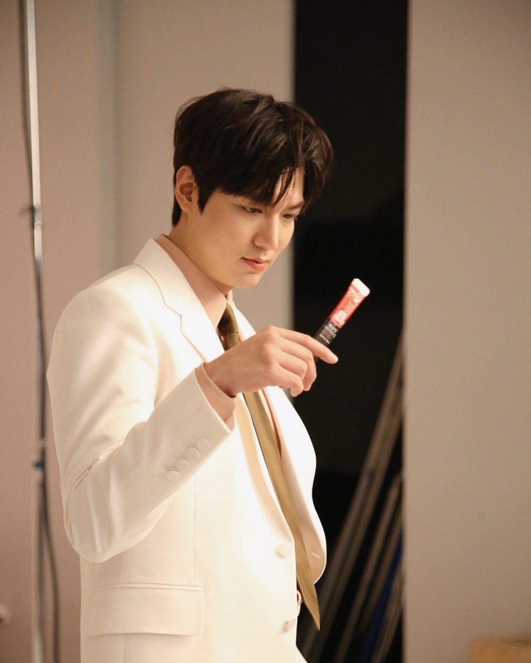 Japanminoz白銀の月明かり Haruharu イ ミンホ 存在自体が名品 現実感のない濃いハンサム 比べ物にならない格好良さ 多くの国内外のファンも感嘆を惜しまない T Co Aj7rx0w5nt イ ミンホ 広告よりかっこいい顔に視線固定 どの角度でも