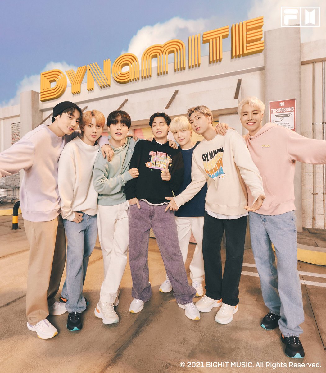 ponta_chaaan's tweet photo. FILA X BTS Dynamiteパーカー購入できたー🎉

ABCマートのオンラインストアで今朝9時から販売開始❗って友人から教えてもらって。余裕で買えた♪ 

FILA公式サイトでは完売や来月発送が多いみたい。先行予約逃したアミにオススメです😊

https://t.co/1bAaY2XllX

#BTS #FILA #Dynamite #ABCマート https://t.co/uJ2Gf1Kyuk