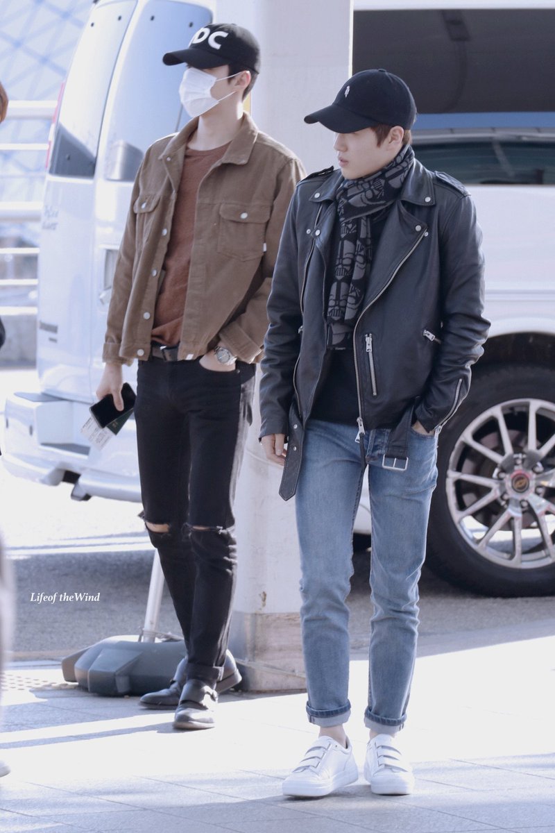 junmyeoniiiii's tweet photo. SEHO IN SYNC.🙋🙋

THEY ARE TRUE SOULMATES.👨‍❤️‍👨
#수호 #SUHO #SEHUN #세훈 #SEHO #HUNHO #엑소 #EXO https://t.co/tQthCQz5C0