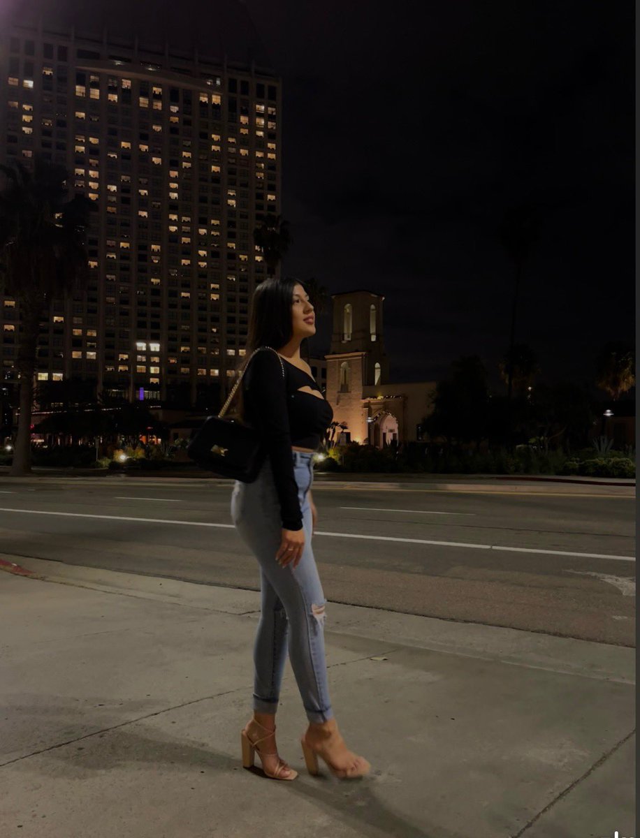 Jenxjen__'s tweet photo. 🌙 https://t.co/R9aeW0RZ6F