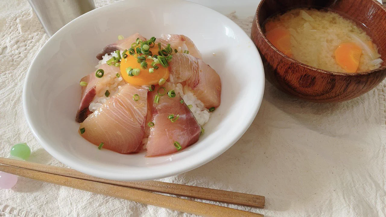 今日は寝起きでスーパーに行き
ブリを買い、これを作りました
いただきます  