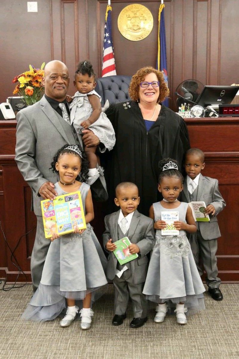 CTheogene's tweet photo. Single dad adopts 5 siblings so they can stay together❤️ https://t.co/lo0AbwqaAf