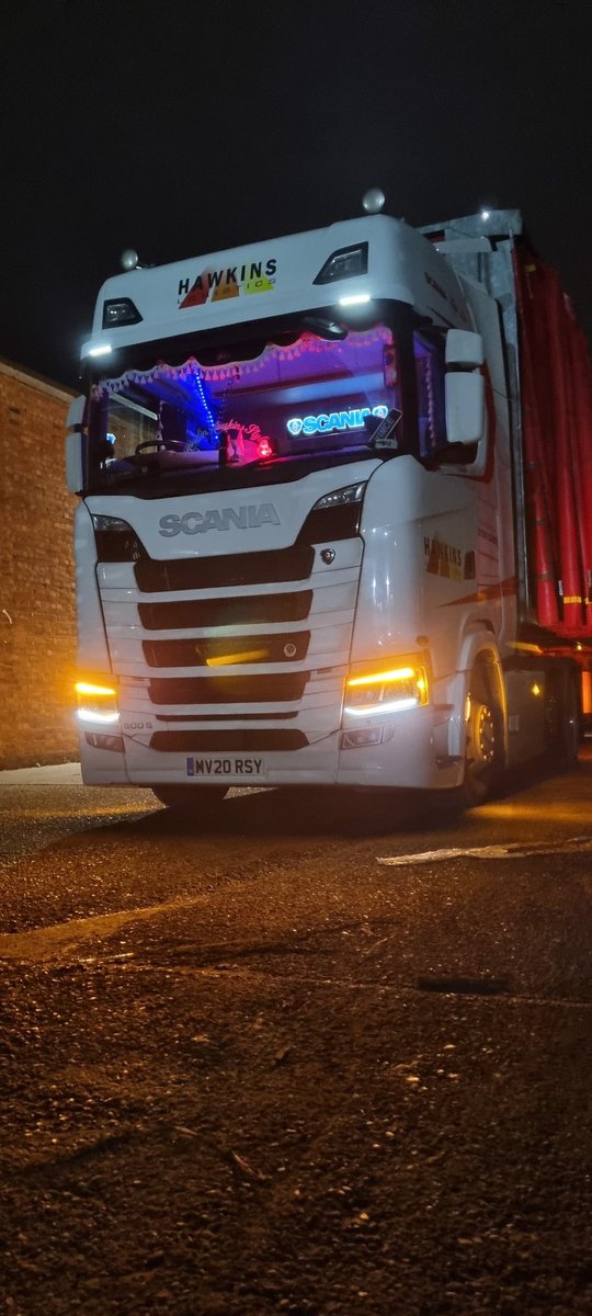 Not to cold this morning, tipping cardboard at Wrexham Industrial Estate #Hawkinslogistics #Scanias500 #Scaniauk #Scania