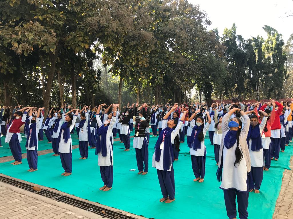 akshaykhapane's tweet photo. #75करोड़_सूर्यनमस्कार #750million_Suryanamaskar
@yogasanaindia 
@WorldYogasana 
@FitIndiaOff 

And do registration on
https://t.co/jfPGshQtWz https://t.co/Tf0J8IEFRx https://t.co/0DeqxPvSFl