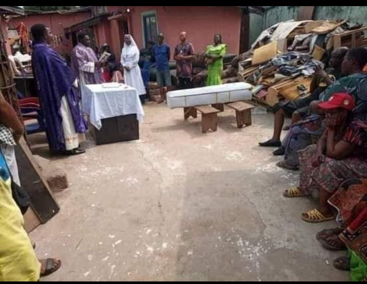 #groomDeyYoung..#ABoy was #beatentodeath #byteacher in #StValerianSchool #AkpakaOnitsha. #CatholicPriest incharge of #school gave family #N200k, told them to bury #Child and forget #Case.
#groomDemYoung sues for #increasedawareness of #HumanRights to #Safeguard such