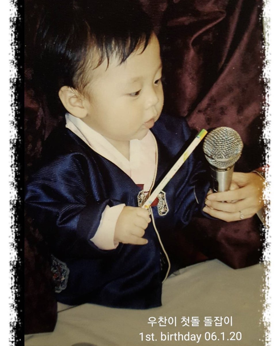 jwcsantanim's tweet photo. มาทำความรู้จักโจอูชานกันค่ะ #우찬 #WOOCHAN 
- อูชานเกิดวันที่ 20 มกราคม 2005
- เป็นพี่ชายคนโต มีน้องสาว1คน
- วันเกิดปีแรกของอูชานน้องจับไมค์ ความหมายคือโตไปจะเป็นคนมีชื่อเสียง
- น้องเข้าวงการตั้งแต่เด็กๆ มีถ่ายโฆษณาหลายตัว รายการทีวี แล้วก็เข้าเป็นเด็กฝึกcubeตั้งแต่12ขวบ https://t.co/0FpeW8COuu