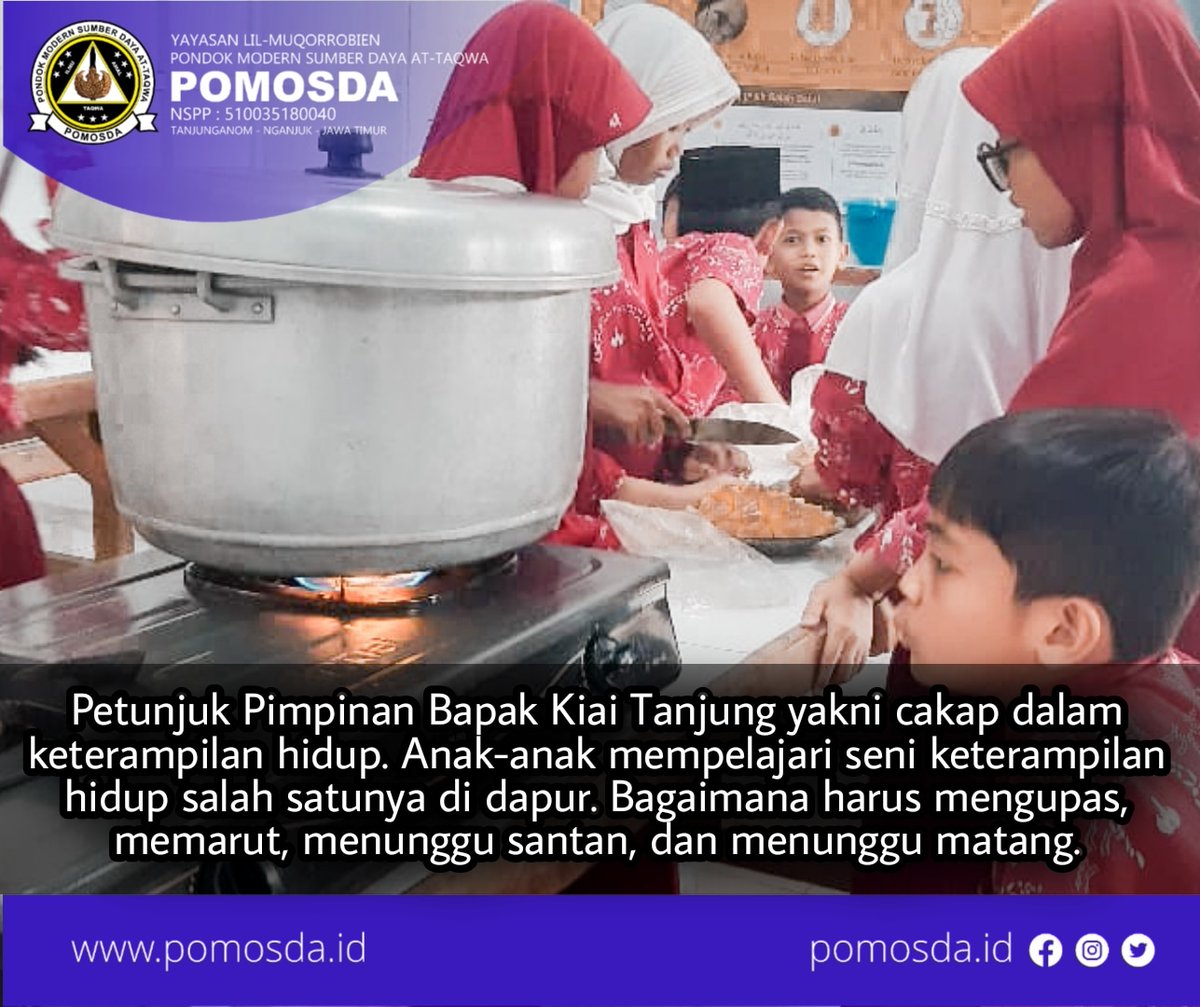 pomosda_id's tweet photo. Petunjuk Pimpinan Bapak Kiai Tanjung yakni cakap dalam keterampilan hidup. Anak-anak mempelajari seni keterampilan hidup salah satunya di dapur. Bagaimana harus mengupas, memarut, menunggu santan, menunggu matang. 

#pomosda #sdpomosda https://t.co/Tys503TCVV