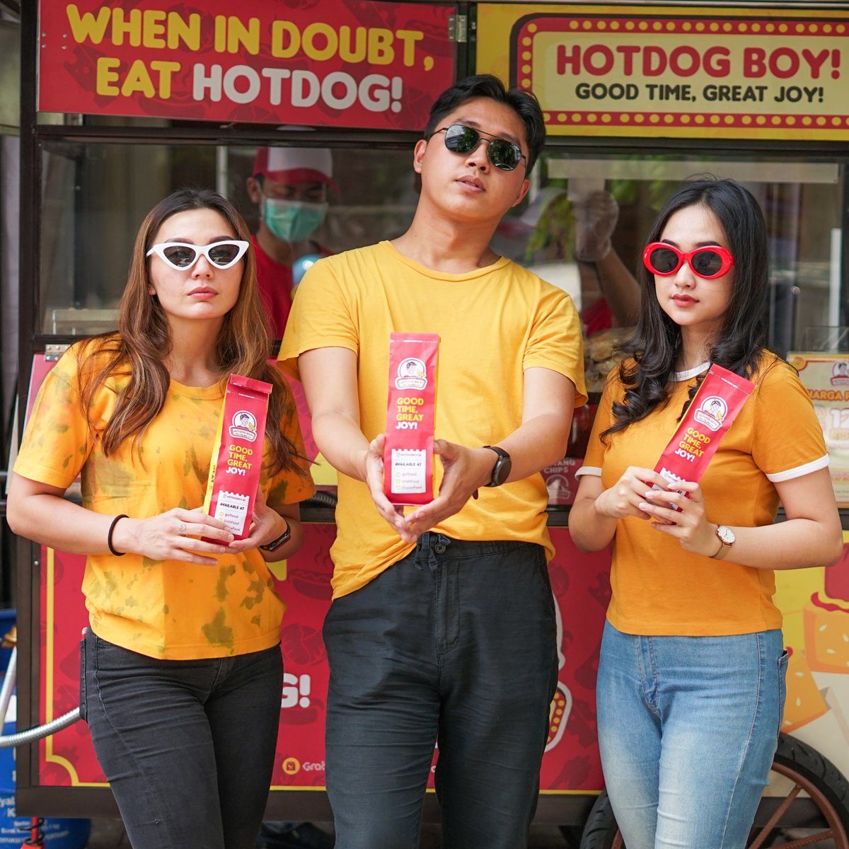 Selamat siang orang-orang yang kalo nyemil siang nyemil Hotdog