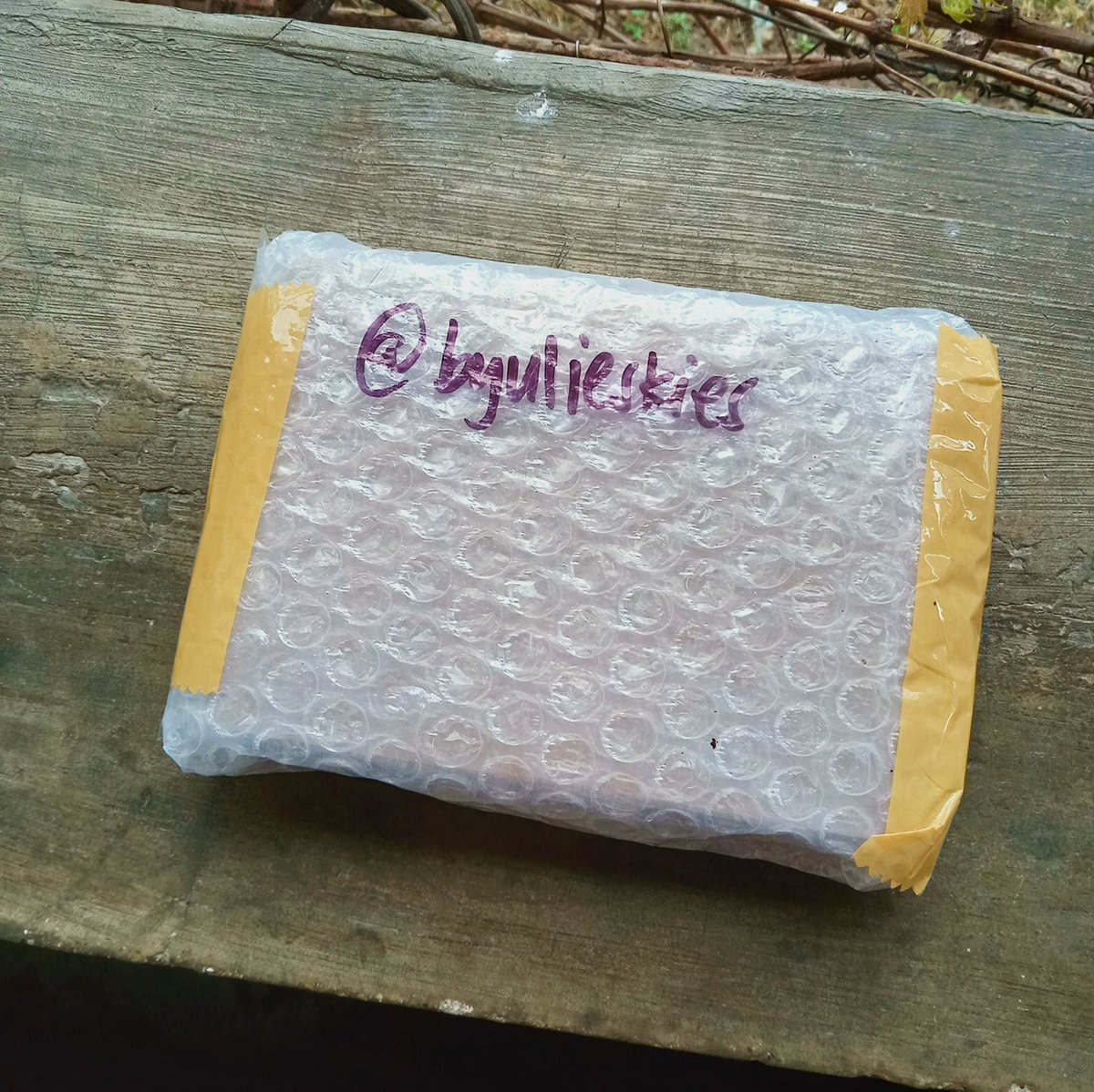 byulieskies's tweet photo. ꒰ #kellmails | from @hongjisooyaa , #IRISceived #MAILSfromIRIS ꒱

💌
⤷ maniwala ba kayong ngayon lang ako nakahawak ng popcorn sleeves 😭 thank you for this! forgot to film an unboxing but took a photos naman hehe everything was super well packaged and safe siya dumating <33 https://t.co/0sH1dJThkF