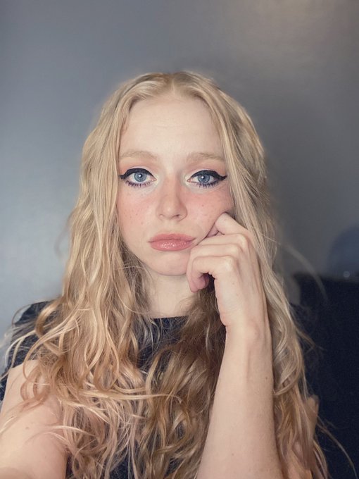 comment a joke to turn my frown upside down https://t.co/o6ntieA4SZ<a href="/tag/femdom"class="tags"><span>#femdom</span></a><a href="/tag/spanking"class="tags"><span>#spanking</span></a>