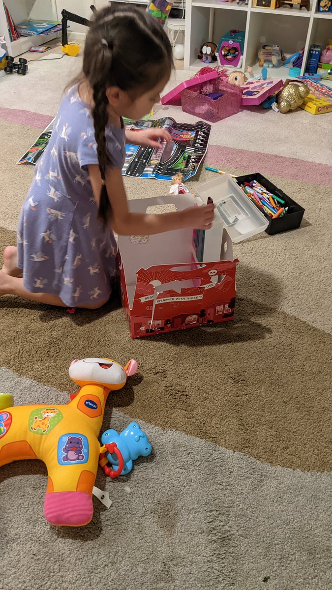 WildcatDerek's tweet photo. @PandaExpress thanks for the family meal box! It filled out tummies tonight and now it provides entertainment as my daughter's house for her toys! 👍 https://t.co/DpgehnqPVt