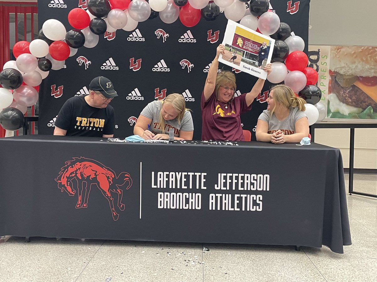 BronchoSoftball's tweet photo. So incredibly proud of this young lady! @SarahKayGraves has been one of our leaders on and off the field, and today she signed to play at @TritonSoftball_. Looking forward to watching her light it up this spring. Huge congrats to Sarah and her family. @JeffAthletics #goALLin https://t.co/pbj5Ft9xV9