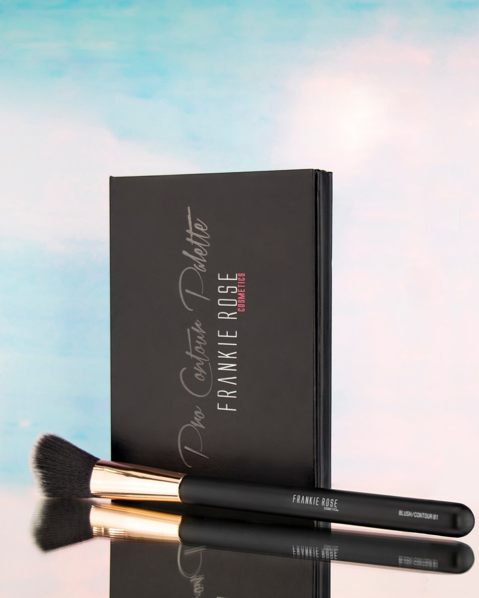 FrankieRoseCo's tweet photo. Contour, highlight and set with our 6 shade Pro Contour Palette and Contour Brush ✨
#frankierosecosmetics #frankierose #frankiebabe #matteperfectionfoundation #makeup #mua #beautybloggers #grwm #beauty https://t.co/IjbTazjXtA