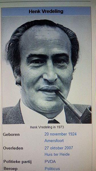PaulienFloor's tweet image. Gefeliciteerd #AnkBijleveld met je komst hier naar Almere.
De neef van m'n oma was ook ooit minister van defensie, Henk Vredeling. Jaren 70, de tijd dat overal roken normaal was. Tijden veranderen.