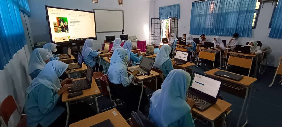 Alhamdulillah siswa SMPN 19 Bandung sudah mulai bisa praktek mapel informatika di lab digital.