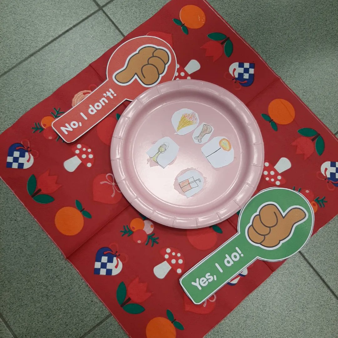radoulova's tweet photo. Serving food in class. Do you like ice cream? Yes, I do/No, I don't. A colleague gave me the idea and the material. Love my colleagues ❤️ https://t.co/v298lfmvKk