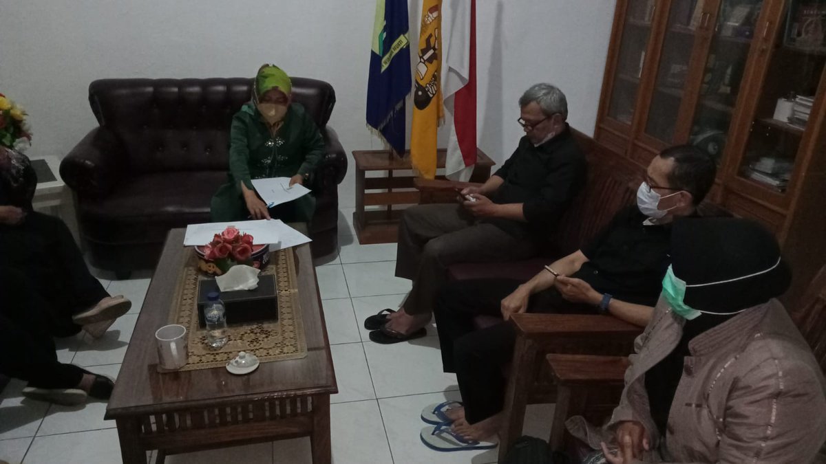 smpn19bdg's tweet photo. . "Persiapan yang matang adalah satu langkah menuju kesuksesan."

Kamis, 20 Januari 2022 tim PPKKS mengadakan rapat untuk membahas persiapan kegiatan PPKKS yang akan dilaksanakan pada hari Senin 24 Januari 2022.

#latepost https://t.co/7SttGuzXy5