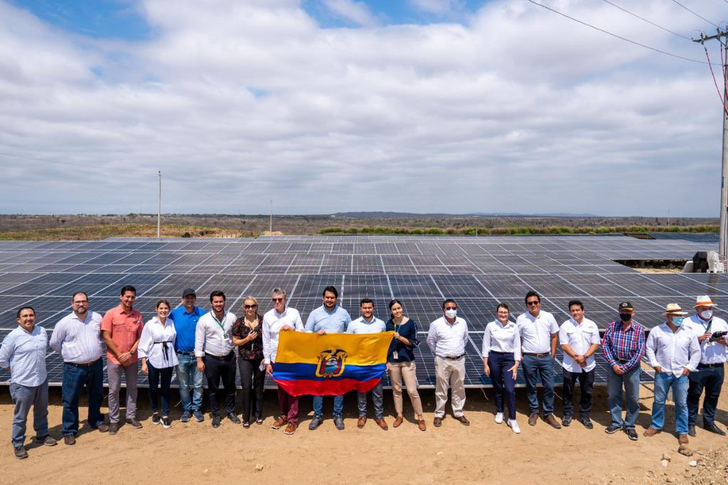 Genera_ec's tweet photo. El gran recurso solar aprovechable para generar energía es uno de los grandes motivos para sentirnos orgullosos como ecuatorianos 🇪🇨.

#energiasolar #ecuador #sostenibilidad https://t.co/LkisyXbjuR