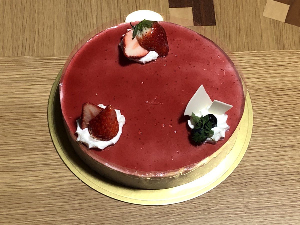 hakubi6792's tweet photo. 貴音さん、原さんお誕生日おめでとうございます！

今年もささやかながら帰ったらケーキでお祝いさせていただきます😊

 #四条貴音生誕祭2022 https://t.co/xSQ5kU713v