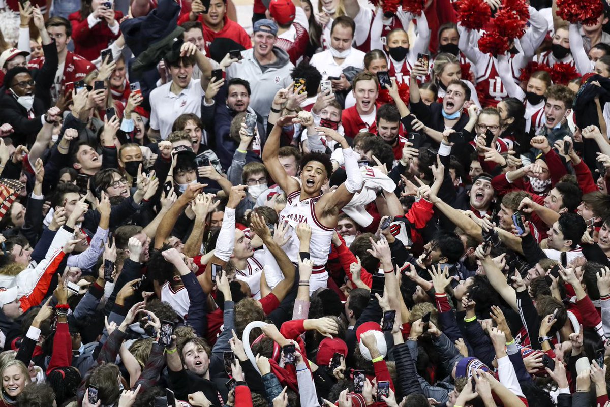 Martha the Mop Lady tweet media