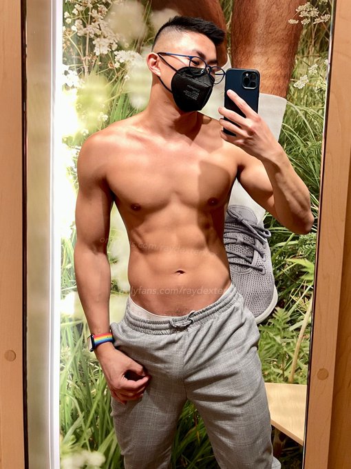 Changing room light hits different ✨ https://t.co/DAkgpOqCoj<a href="/tag/blacklivesmatter"class="tags"><span>#blacklivesmatter</span></a>