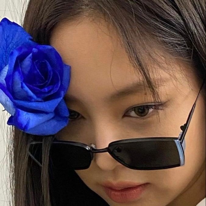 ⠀
⠀𝐔m pouco tarde eu sei. É que estou totalmente ansiosa para meu trabalho amanhã, começarei no cargo de gerente na floricultura! Pra quem não me conhece, sou uma Deusa totalmente apaixonada em flores. Um prazer conhecer vocês! Espero que gostem um pouco do meu dia a dia.
⠀