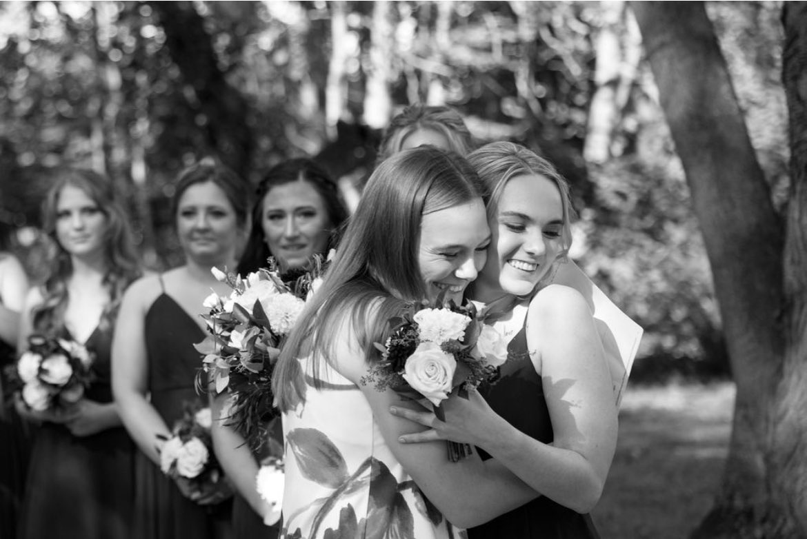 maryheyden98's tweet photo. Finally got to see my sisters wedding photos, here’s a few of my fav from that weekend✨❤️ https://t.co/XykkwttBly