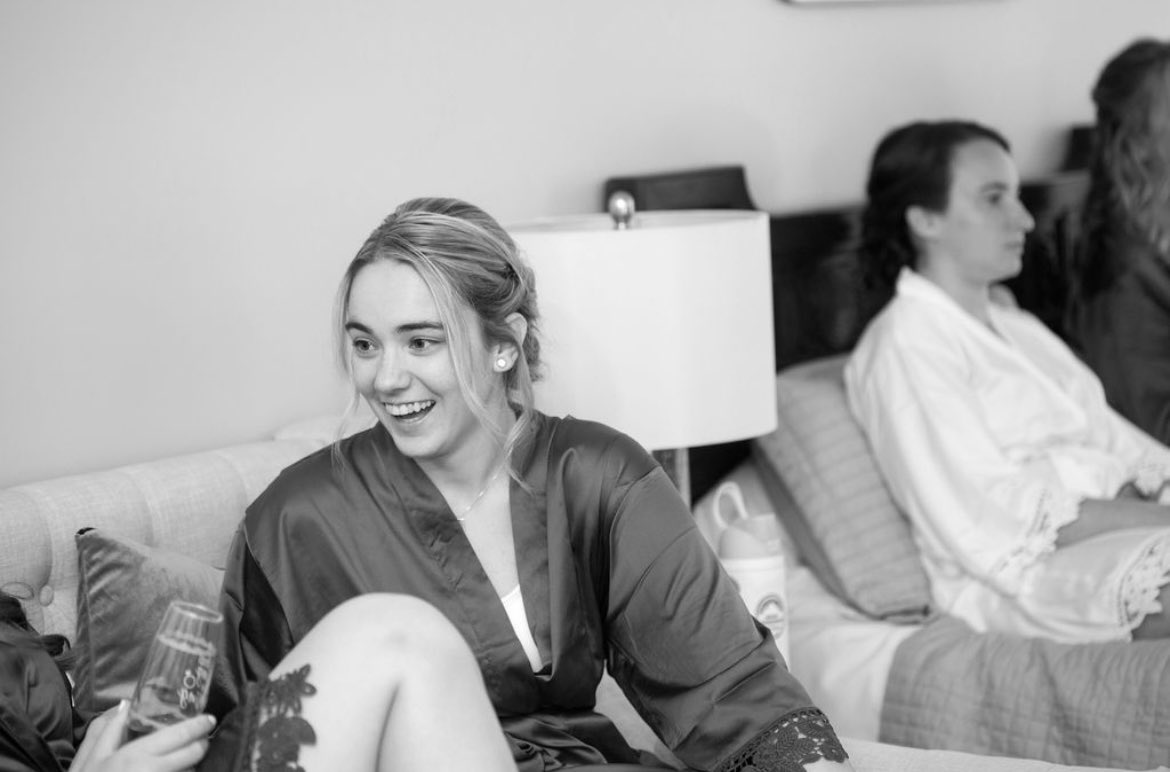 maryheyden98's tweet photo. Finally got to see my sisters wedding photos, here’s a few of my fav from that weekend✨❤️ https://t.co/XykkwttBly