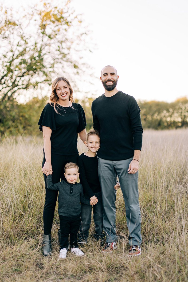 CavinJ32's tweet photo. Some family pics from this past Fall!! 🔥🖤 #ohana #strongertogether #alohaforever https://t.co/pOmtizWjJz