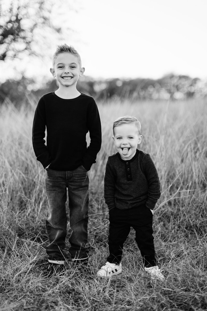 CavinJ32's tweet photo. Some family pics from this past Fall!! 🔥🖤 #ohana #strongertogether #alohaforever https://t.co/pOmtizWjJz