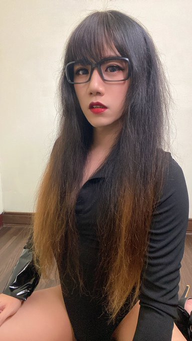 有點剪失敗的瀏海😅 https://t.co/koGiuq8LPz