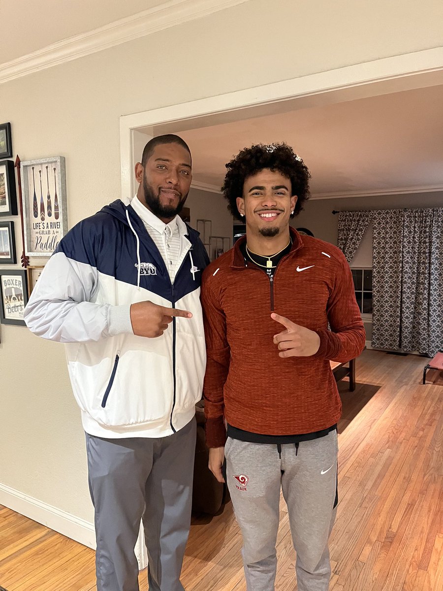KorbynGreen's tweet photo. After a great home visit and a even better talk with @jernarogilford I am blessed to receive an offer from THE Brigham-Young University!⚪️🔵 https://t.co/hYPFOVWA6P