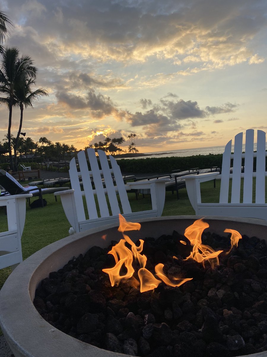 Enjoying another Hawaiian sunset <a href="/FairmontOrchid/">Fairmont Orchid, Hawaii</a>