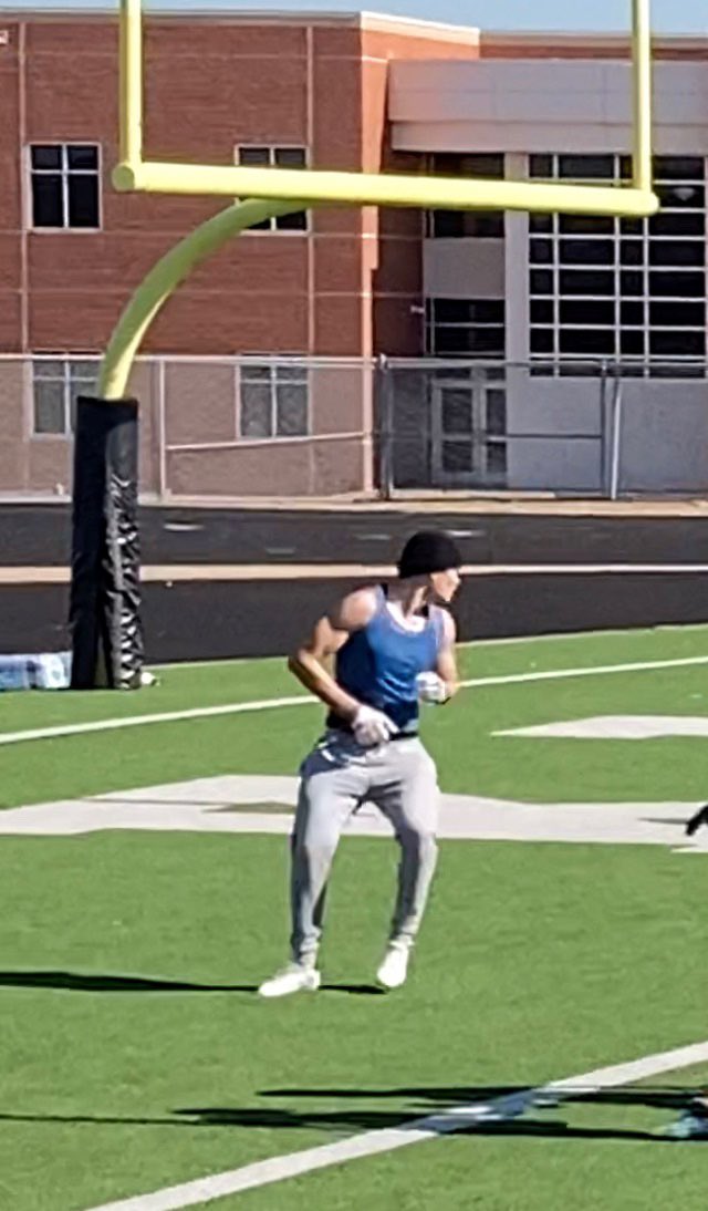 ElijahWindham27's tweet photo. Making GAINS this offseason! @BurdittMicah @GrantDavis @its_tgriffin @Marchen44 @BSpicerTV @AKing_Evals @BHoward_11 @ThePrideCoach https://t.co/c2vfD9sOMv