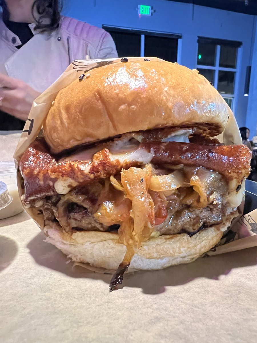 SirChandlerBlog's tweet photo. 🍔🇦🇷 La birra en Miami 🙌 https://t.co/RRuvUBQzIf
