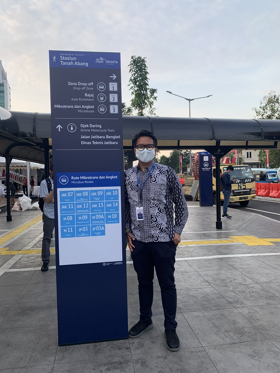 Sebuah perjalanan panjang selama 6 tahun yang dimulai dari sebuah kegiatan iseng untuk mendorong kemudahan akses informasi transportasi umum hingga bisa membuat pedoman wayfinding menyeluruh untuk Jakarta

Sebuah perjalanan yang akan aku rangkum di utas ini ☺️