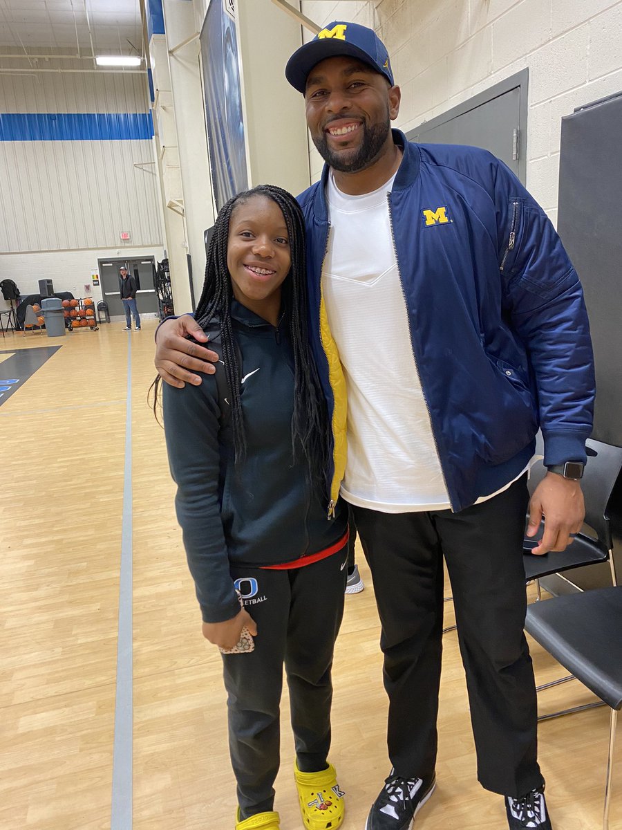 It was an honor and thanks to have @Coach_SMoore @UMichFootball the 2021 @JoeMooreAward winner for best OL coach in the nation in our building. @LandsharkFB @AdOceanside #WeAreOCA