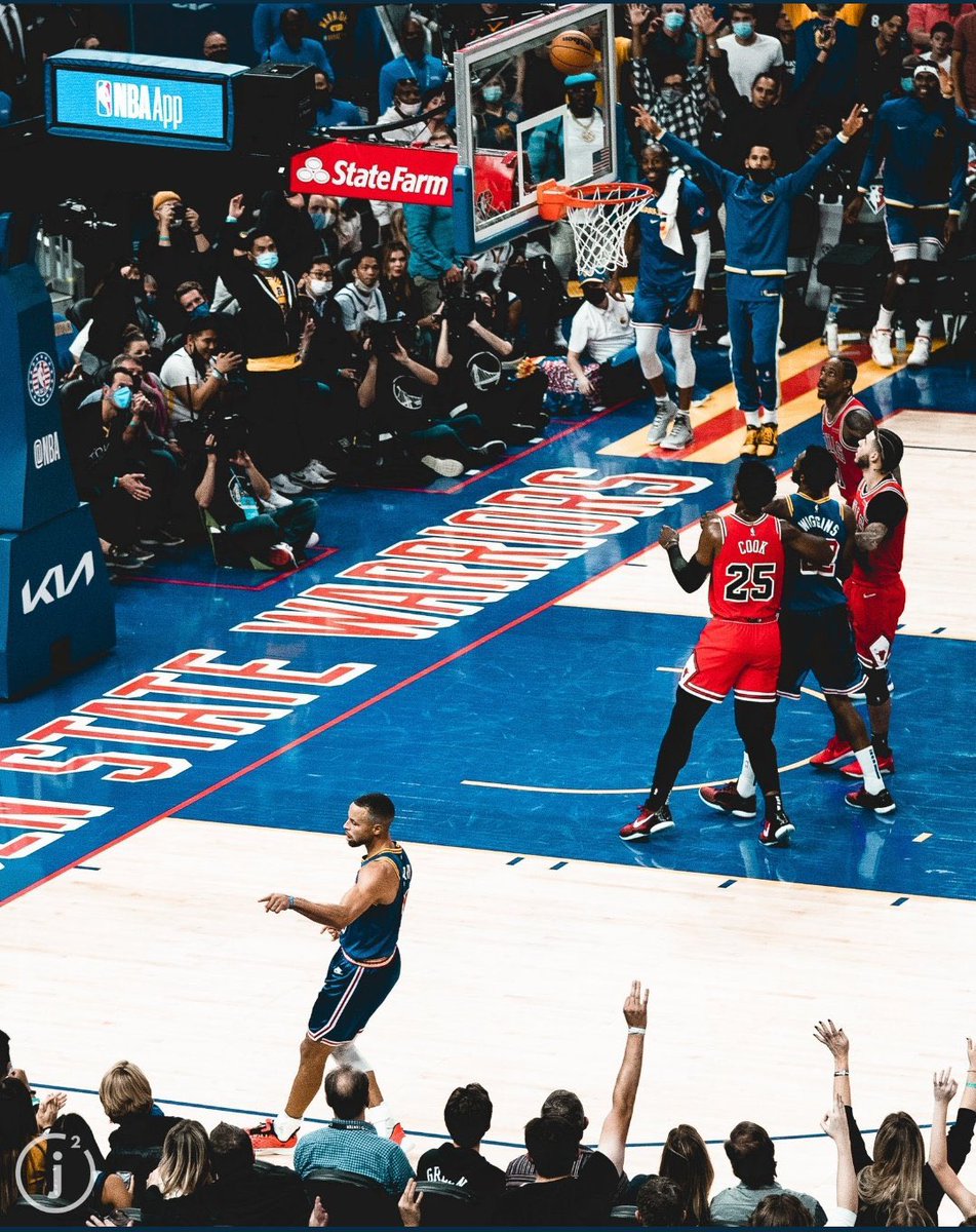AmineQf's tweet photo. We're tired of seeing Bron the team captain again, let's make #StephenCurry  the captain for the #NBAAllStar !!! Common NBA Fans, vote for Steph!！ https://t.co/CQglh7uuZt