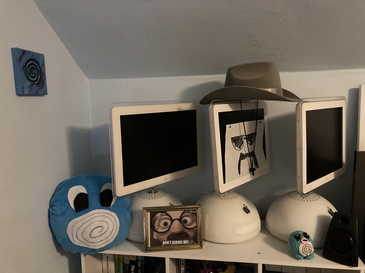 PoliSlix's tweet image. A gaggle of iMac G4s. #YearInPhotos #Hancho #iMacG4