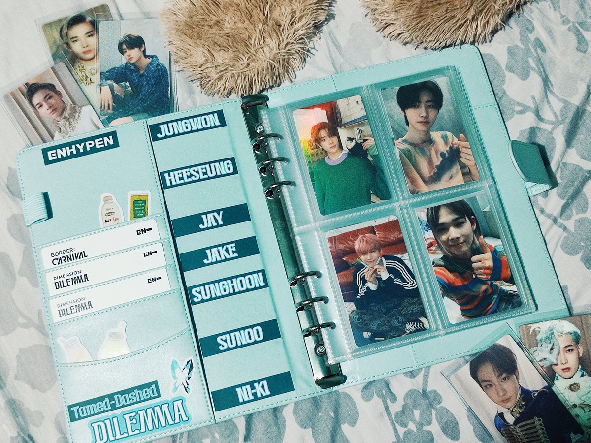 sunkiforme_'s tweet photo. [ #kaymails 💌 ]

Just decorated my macaroon pc binder with sleeves that I got from @maybepkn ! Thank you so much 🥰 #bub_proofs https://t.co/2VeZivr1Wp