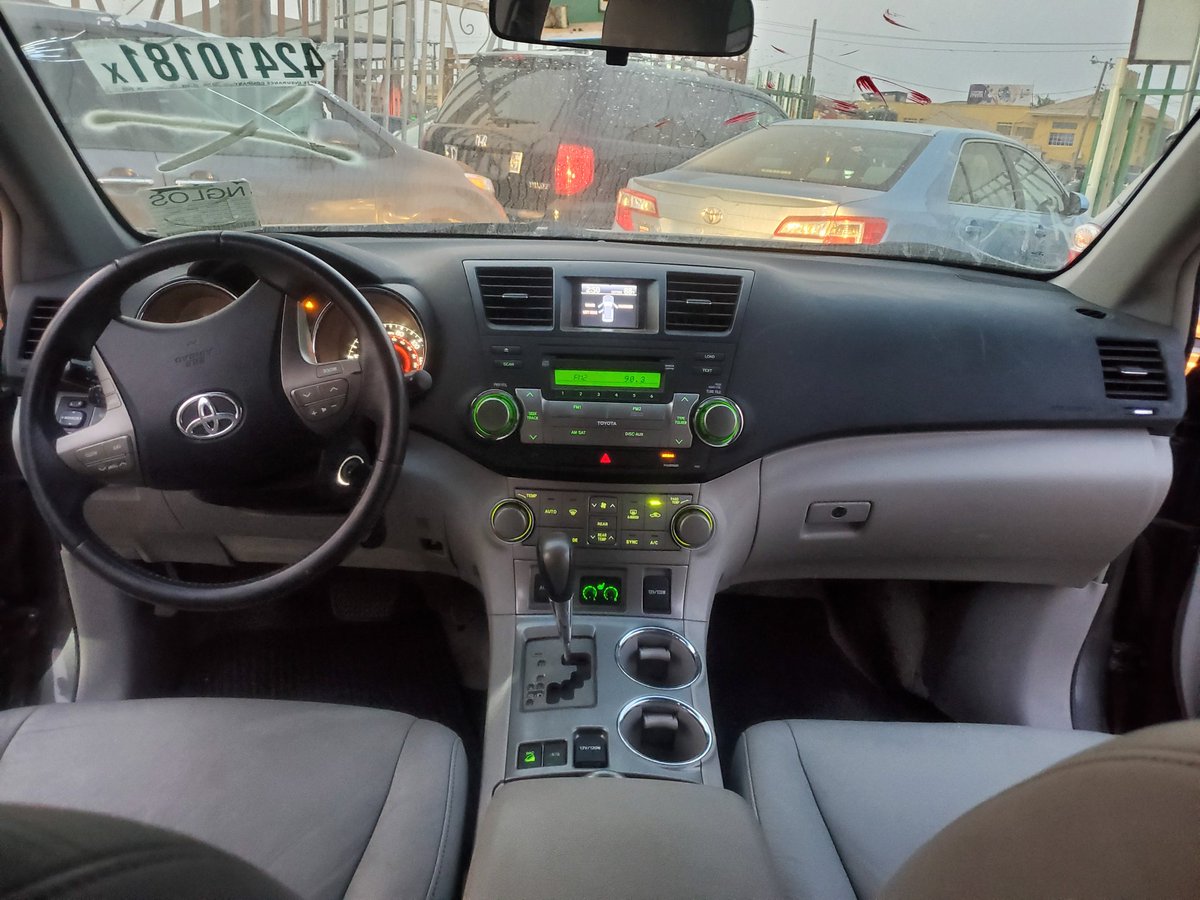 SlimzMercy's tweet photo. @deejayneptune Toyota highlander 2010
Very clean tokunbo with first body 
#6,800,000
Ipaja road federal bus stop lagos 
Call/WhatsApp 09094969355 https://t.co/Mvwy43u3U4