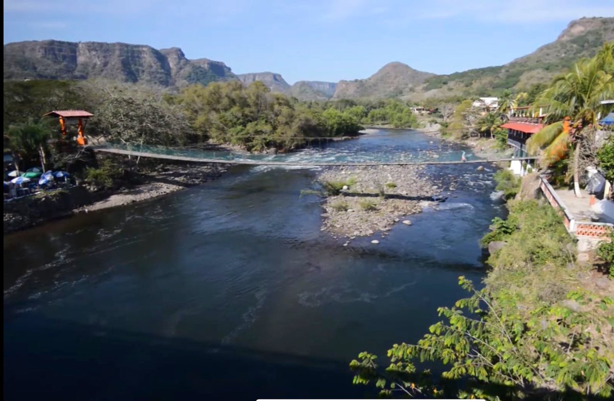 ledacoral's tweet photo. A 8 años el pueblo valiente  de #Jalcomulco en #Veracruz salvaron su tierra y su agua de la empresa Odebrecht. #Vivan los pueblos que defienden sus #Rios 🎥 @avanoticias  https://t.co/kGxv3NS8yp https://t.co/zACTXJA6Pt