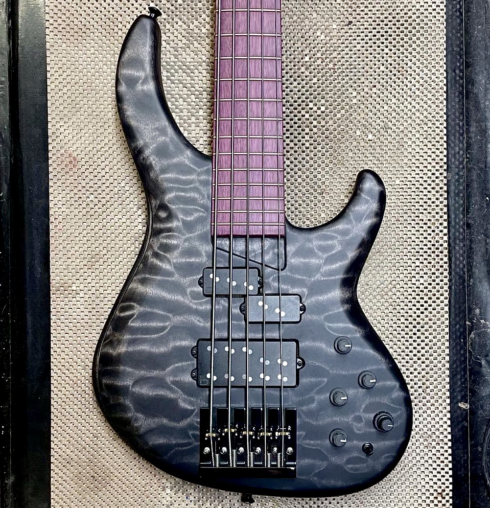 MTDbassUSA's tweet photo. MTD USA #Saratoga 5-24 MM/P with a #transblack quilted maple top, ash body, maple neck, purpleheart fingerboard & @BartoliniPUPS #Baxis pickups/preamp.
Aggressive lows, solid mids & snappy treble.
https://t.co/4cccS2tpnl
#michaeltobiasdesign #mtd4lyfe #bass #mtd #MTDBass https://t.co/sM0vBlzxo5