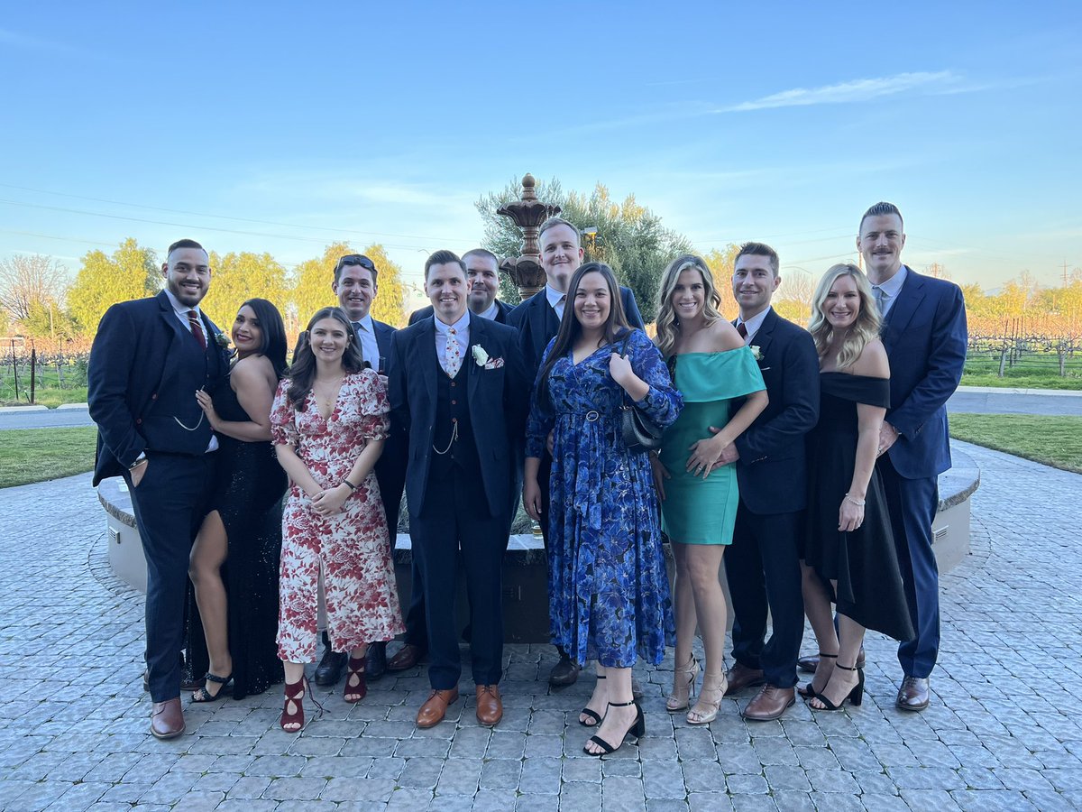 MilioooSkum53's tweet photo. Wedding Vibes #TheRiveras #GlazierWedding https://t.co/bHNfgq1uYz