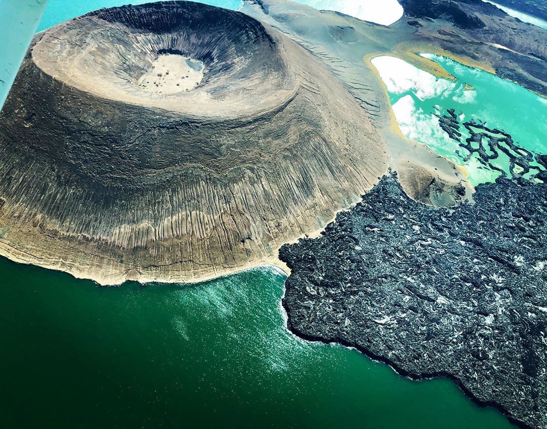 #NabiyotumCrater on #LakeTurkana as SEEN through the LENSES of <a href="/Africabylight/">Sean Dundas</a>, <a href="/ClairesSafaris/">Claire Jones</a> and #HikariYokoyama.
Welcome to #MagicalKenya 🇰🇪 🇰🇪 🇰🇪
#CradleOfMankind 🇰🇪🇰🇪🇰🇪
#WhyILoveKenya 🇰🇪 🇰🇪 🇰🇪
📸 📸 📸 WEB